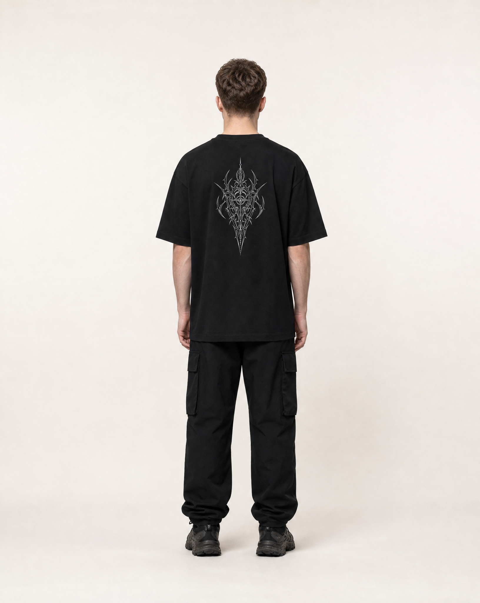 Holly Null black tee worn, oversized fit