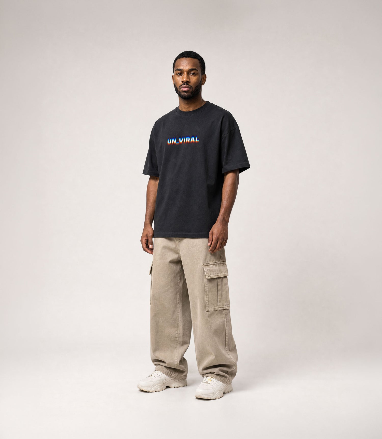 Scan UN_VIRAL black tee worn, oversized fit