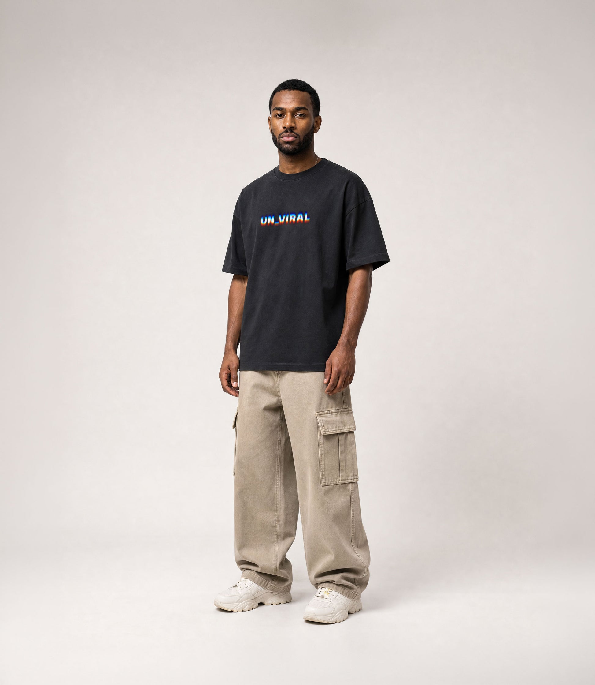 Scan UN_VIRAL black tee worn, oversized fit